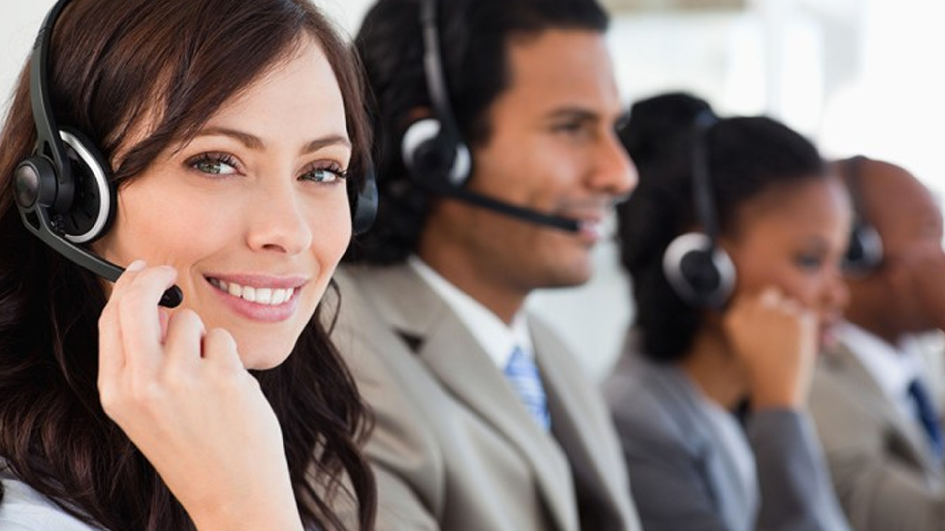 Smart Ways to Improve the Efficiency of Your Contact Center Agents